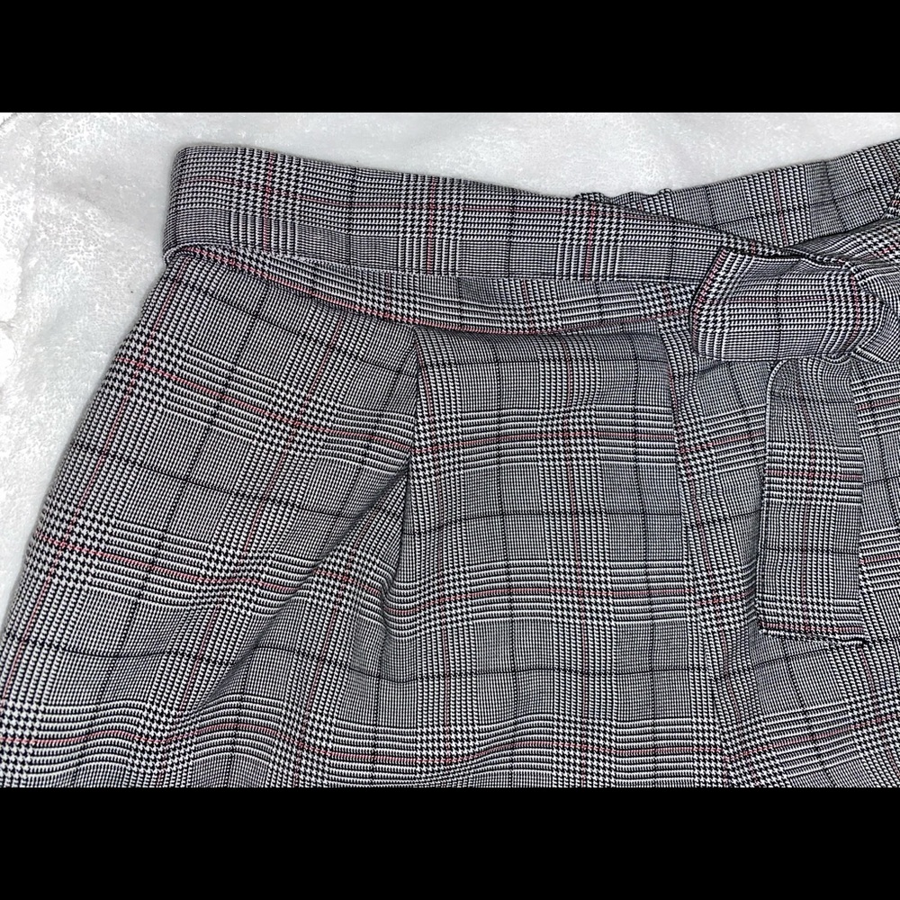 H&M Women’s Dark Grey Plaid Shorts - Picture 9 of 10